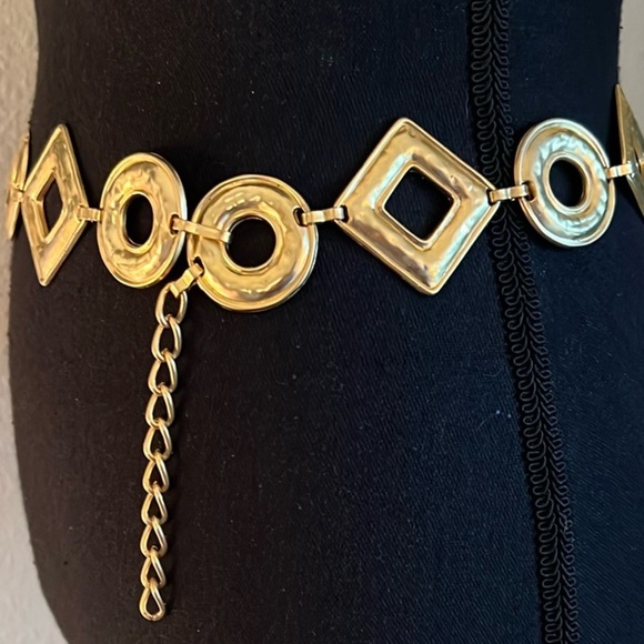 ESCADA Women’s Designer Elegant Vintage Gilded Gold Geometric Belt Made in Spain - Picture 16 of 16